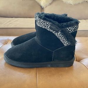 Minnetonka Black Low Sheepskin Boots
